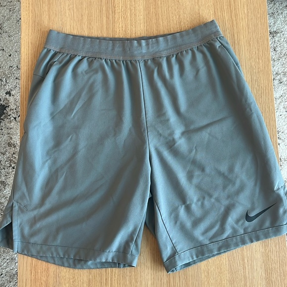 Nike Pro athletic shorts - Picture 1 of 4